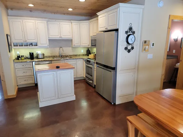 $670,000 | 526 West 5th Street, Grand Marais, MN 55604