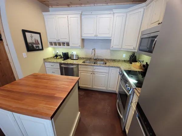 $670,000 | 526 West 5th Street, Grand Marais, MN 55604