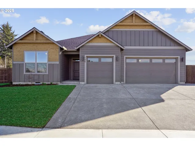 $699,900 | 135 East Airedale Avenue, La Center, WA 98629