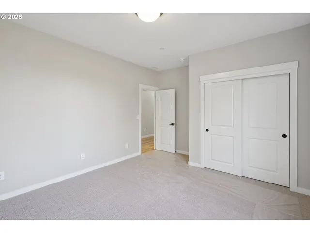 $699,900 | 135 East Airedale Avenue, La Center, WA 98629