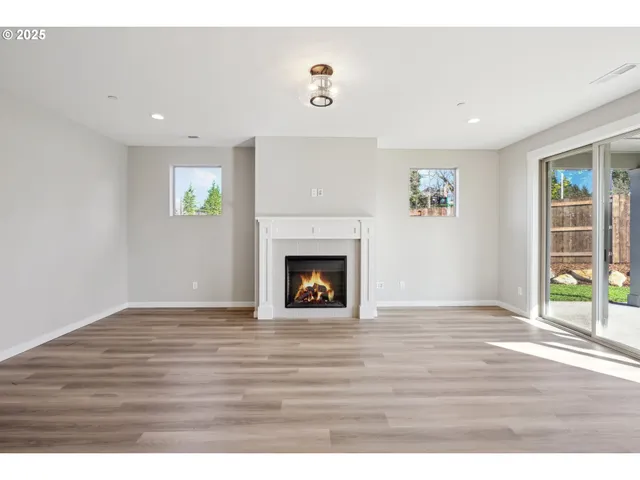 $699,900 | 135 East Airedale Avenue, La Center, WA 98629