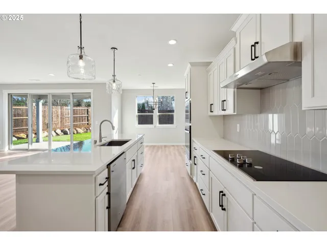 $699,900 | 135 East Airedale Avenue, La Center, WA 98629