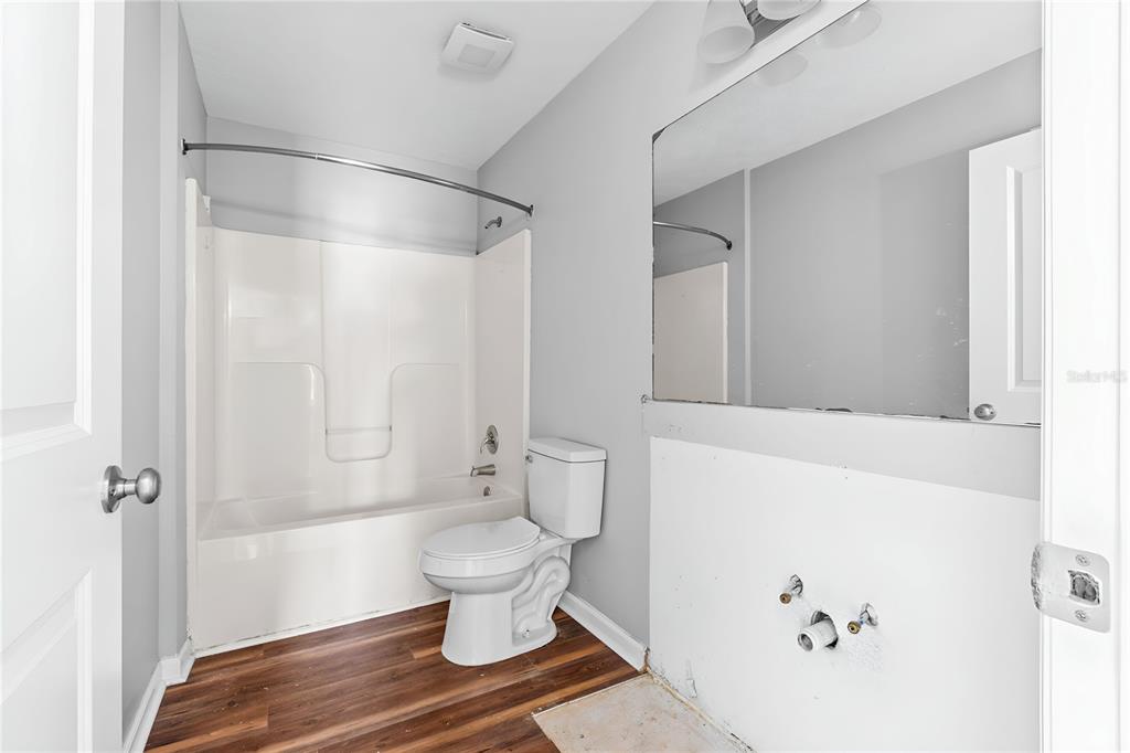 17380 Northwest Green Acres Road Bristol, FL 32321 - Photo 28 of 35 a bathroom with a white toilet and a shower