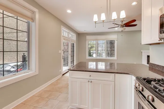 $399,000 | 1416 West Farwell Avenue, Unit 1R, Chicago, IL 60626