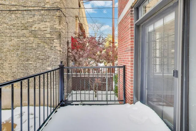 $399,000 | 1416 West Farwell Avenue, Unit 1R, Chicago, IL 60626