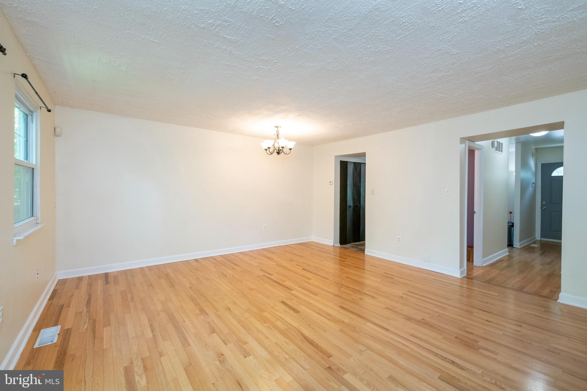 9376 Pan Ridge Road, Unit 9376 Parkville, MD 21234 - Photo 8 of 32 Dining/living room combo