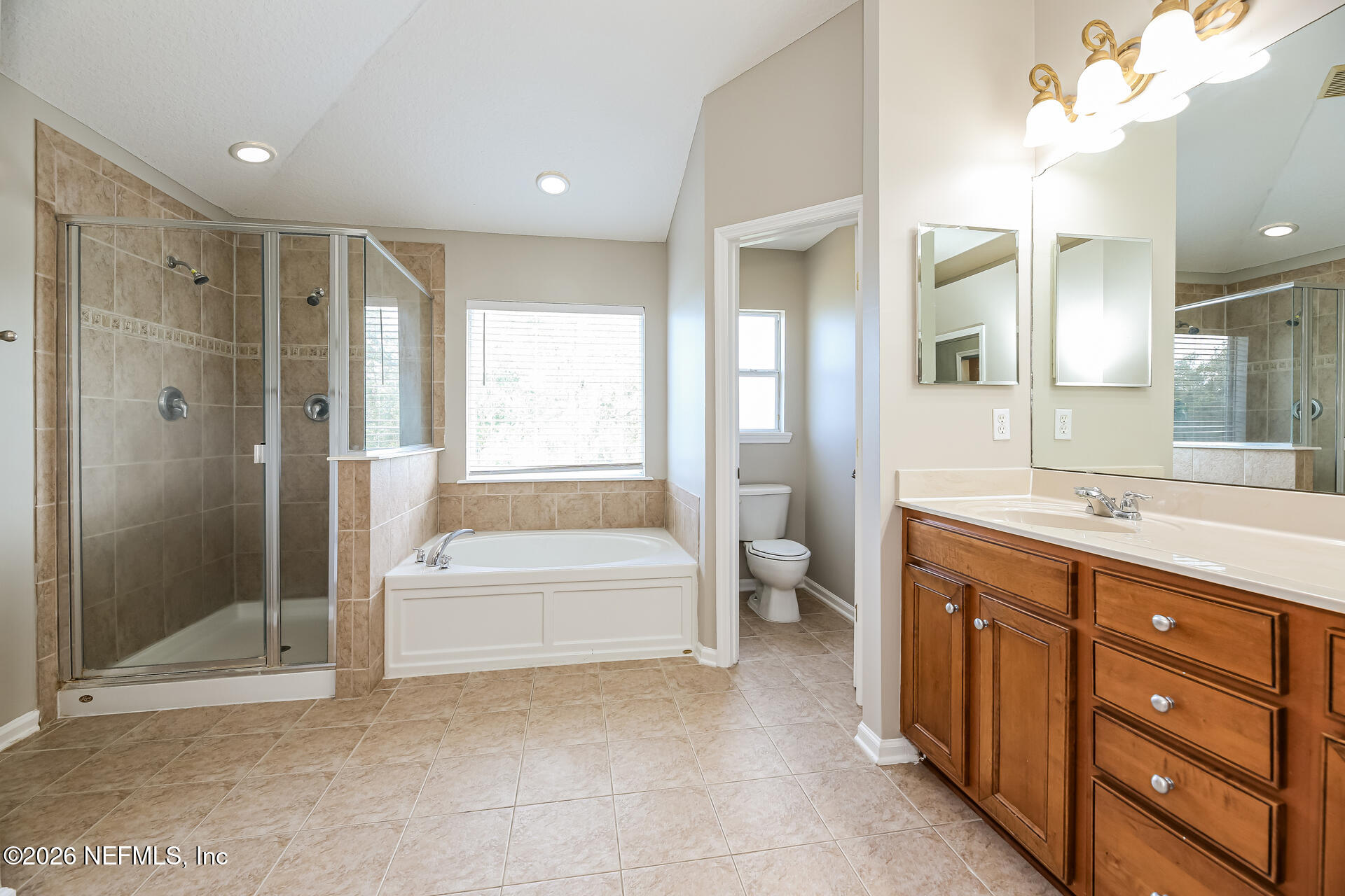 729 Porta Rosa Circle St. Augustine, FL 32092 - Photo 17 of 29 16-photo-Main-Bathroom-61e40999-3344-406