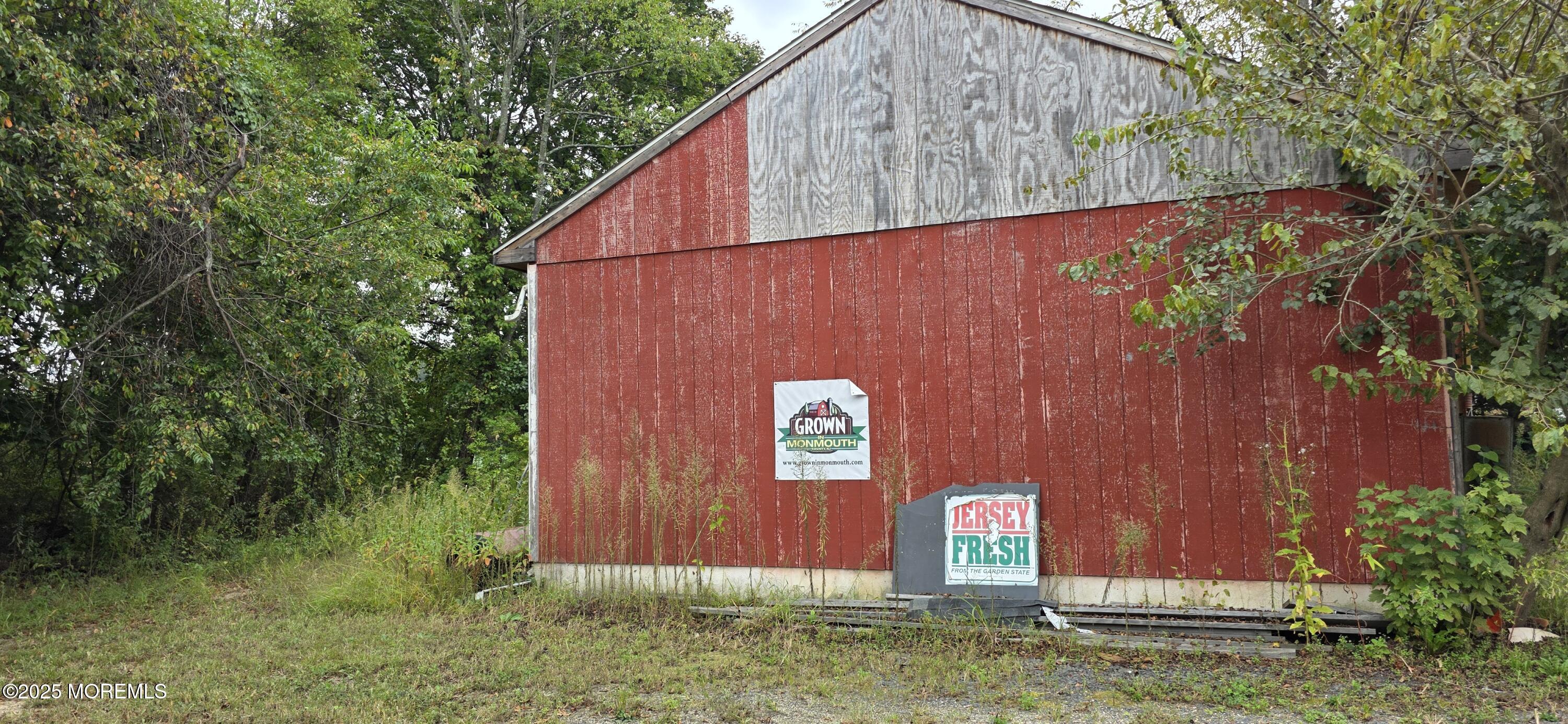 138 Howell Road Freehold, NJ 07728 - Photo 3 of 24