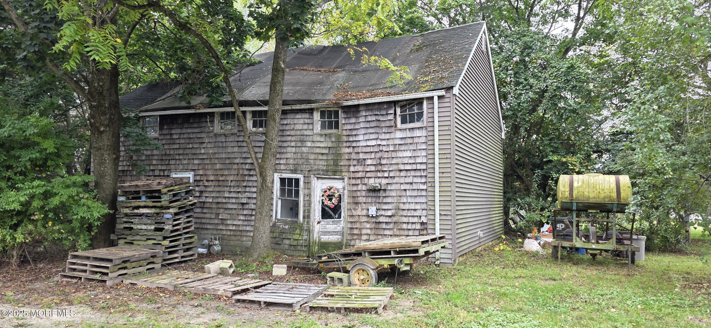 138 Howell Road Freehold, NJ 07728 - Photo 5 of 24 a backyard of a house with outdoor seating