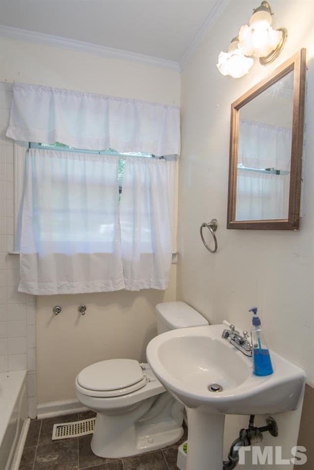 2818 Fairlawn Road Durham, NC 27705 - Photo 12 of 28 Gallery Image 12