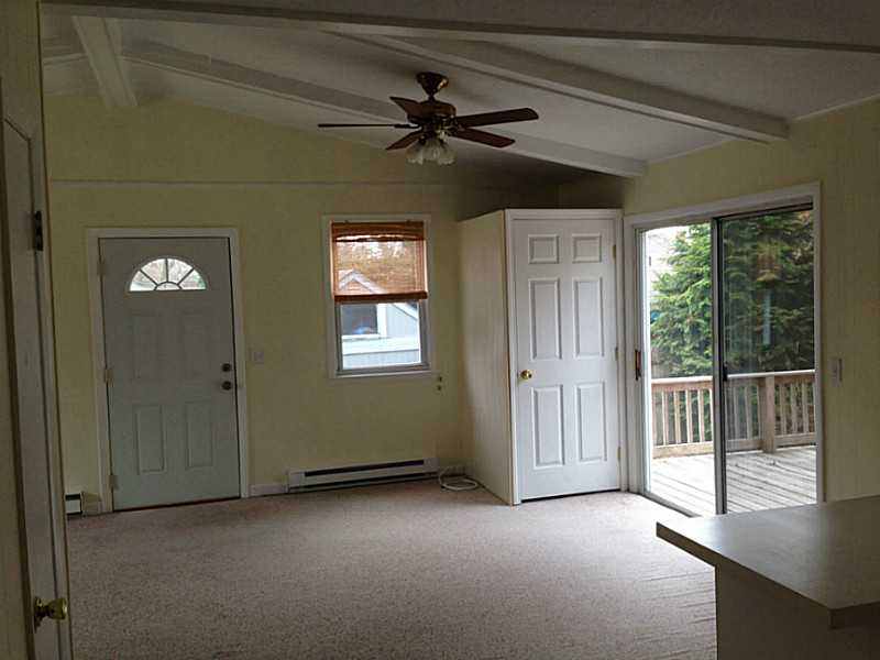 120 Cedar Island Road Narragansett, RI 02882 - Photo 4 of 12 Living Room.