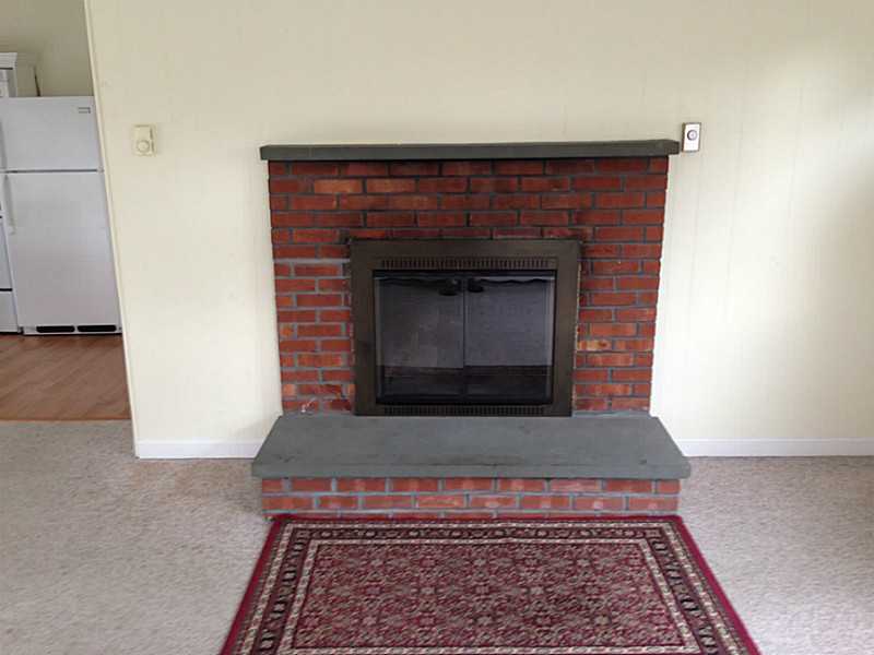 120 Cedar Island Road Narragansett, RI 02882 - Photo 5 of 12 Living Room.