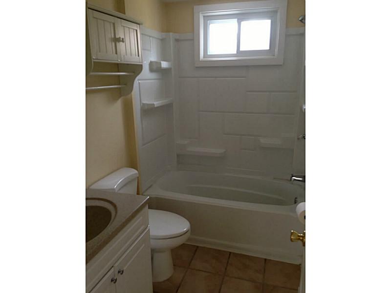 120 Cedar Island Road Narragansett, RI 02882 - Photo 10 of 12 Bathroom.