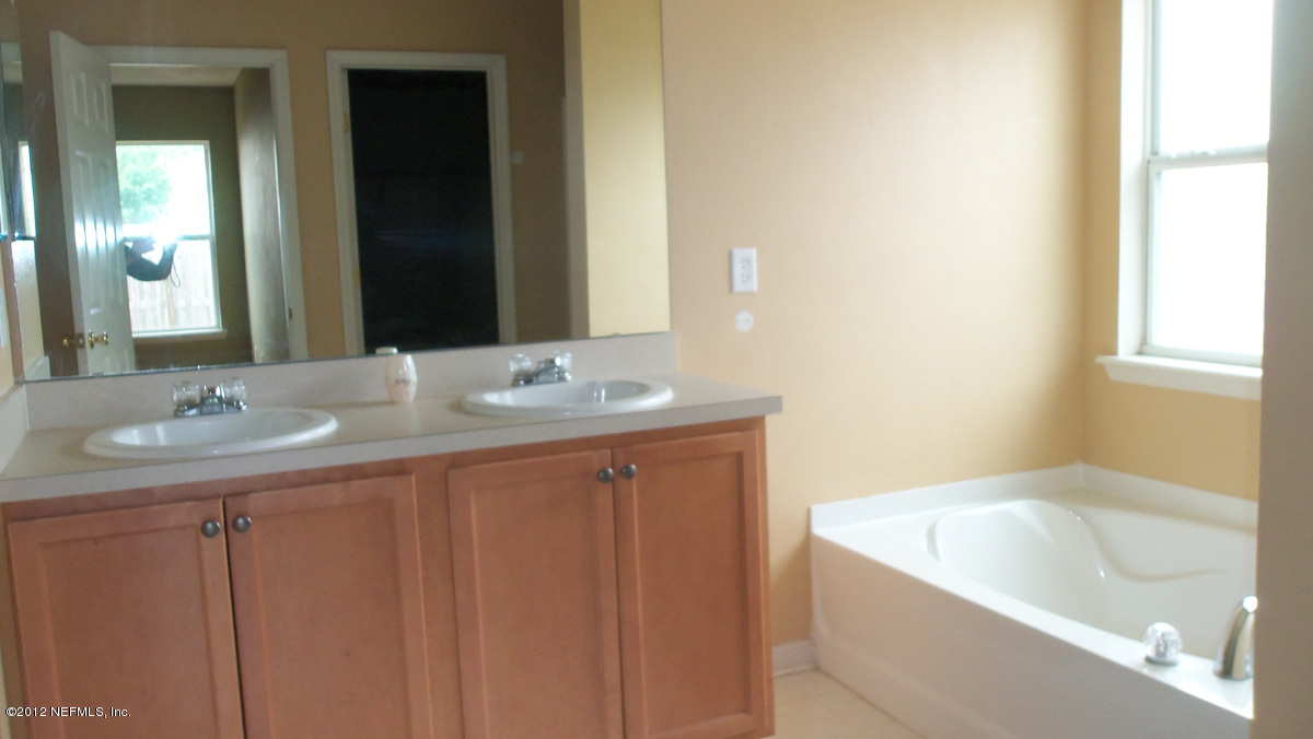 76251 Long Pond Loop Yulee, FL 32097 - Photo 11 of 12 Master Bath -2