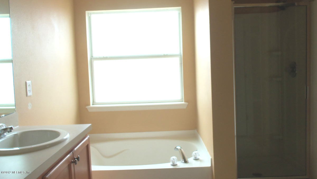 76251 Long Pond Loop Yulee, FL 32097 - Photo 10 of 12 Master bath