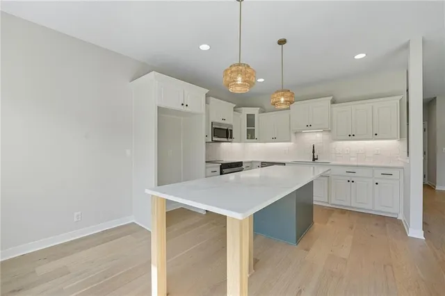 $750,000 | 205-207 Northwest Orchard Drive, Lee's Summit, MO 64063