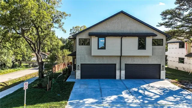 $750,000 | 205-207 Northwest Orchard Drive, Lee's Summit, MO 64063