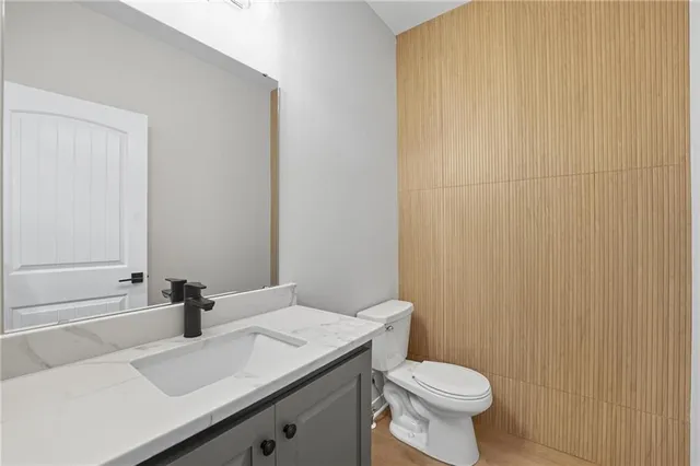 $750,000 | 205-207 Northwest Orchard Drive, Lee's Summit, MO 64063