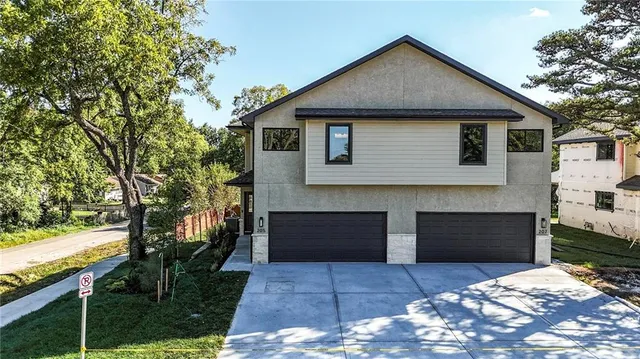 $700,000 | 205-207 Northwest Orchard Drive, Lee's Summit, MO 64063