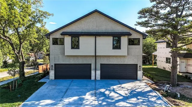 $750,000 | 205-207 Northwest Orchard Drive, Lee's Summit, MO 64063