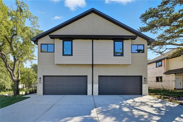 $750,000 | 205-207 Northwest Orchard Drive, Lee's Summit, MO 64063