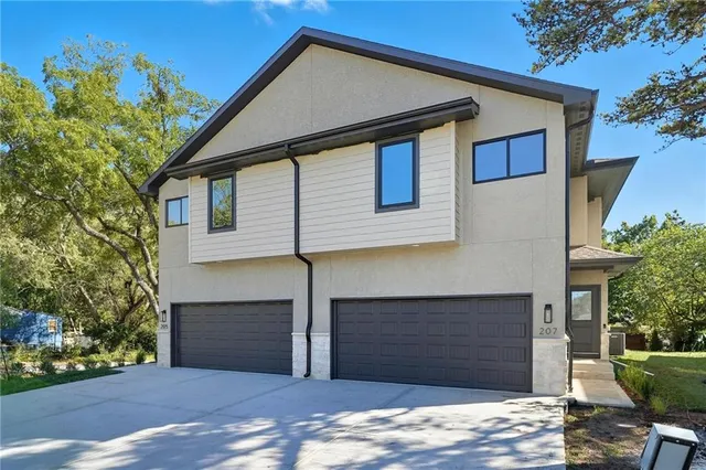 $750,000 | 205-207 Northwest Orchard Drive, Lee's Summit, MO 64063