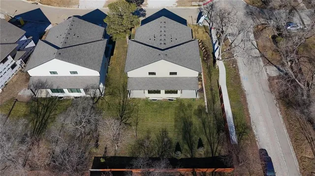 $700,000 | 205-207 Northwest Orchard Drive, Lee's Summit, MO 64063