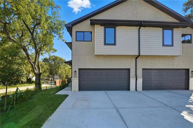 $750,000 | 205-207 Northwest Orchard Drive, Lee's Summit, MO 64063