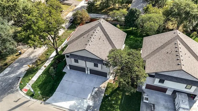 $700,000 | 205-207 Northwest Orchard Drive, Lee's Summit, MO 64063