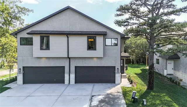 $750,000 | 205-207 Northwest Orchard Drive, Lee's Summit, MO 64063