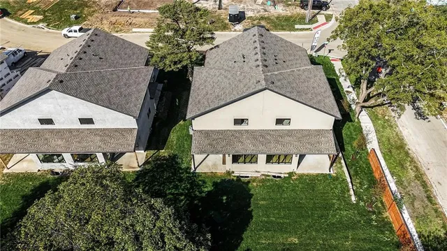 $750,000 | 205-207 Northwest Orchard Drive, Lee's Summit, MO 64063