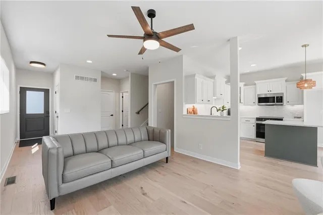 $700,000 | 205-207 Northwest Orchard Drive, Lee's Summit, MO 64063