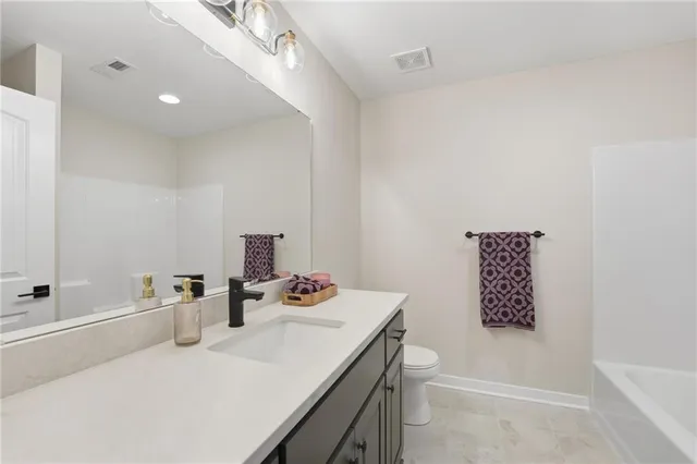 $750,000 | 205-207 Northwest Orchard Drive, Lee's Summit, MO 64063