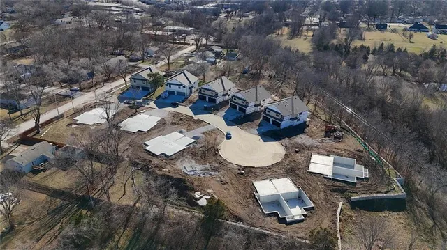 $700,000 | 205-207 Northwest Orchard Drive, Lee's Summit, MO 64063