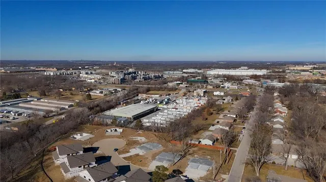 $700,000 | 205-207 Northwest Orchard Drive, Lee's Summit, MO 64063