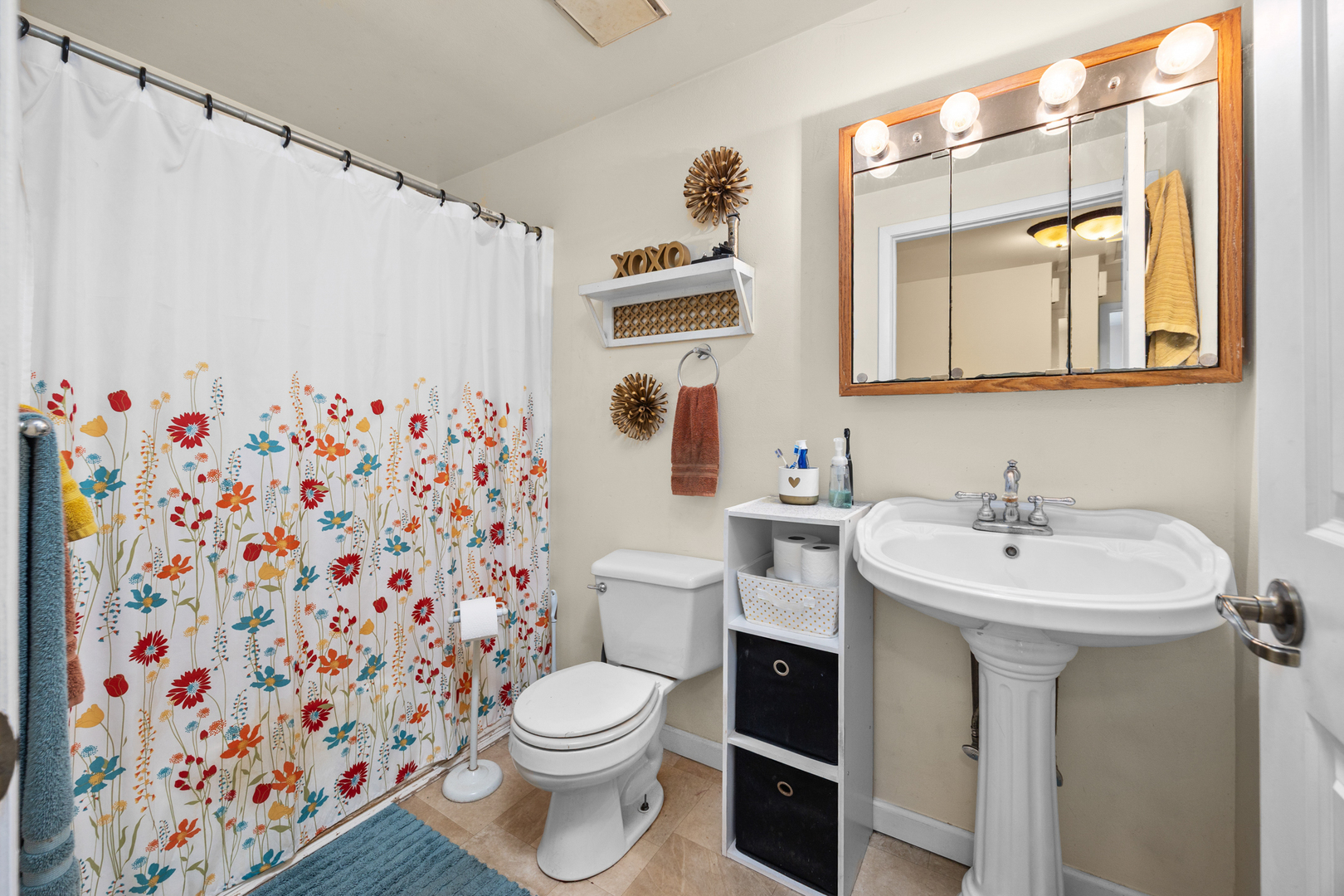 215 Tollview Court Gilberts, IL 60136 - Photo 19 of 29 a bathroom with a sink toilet and shower