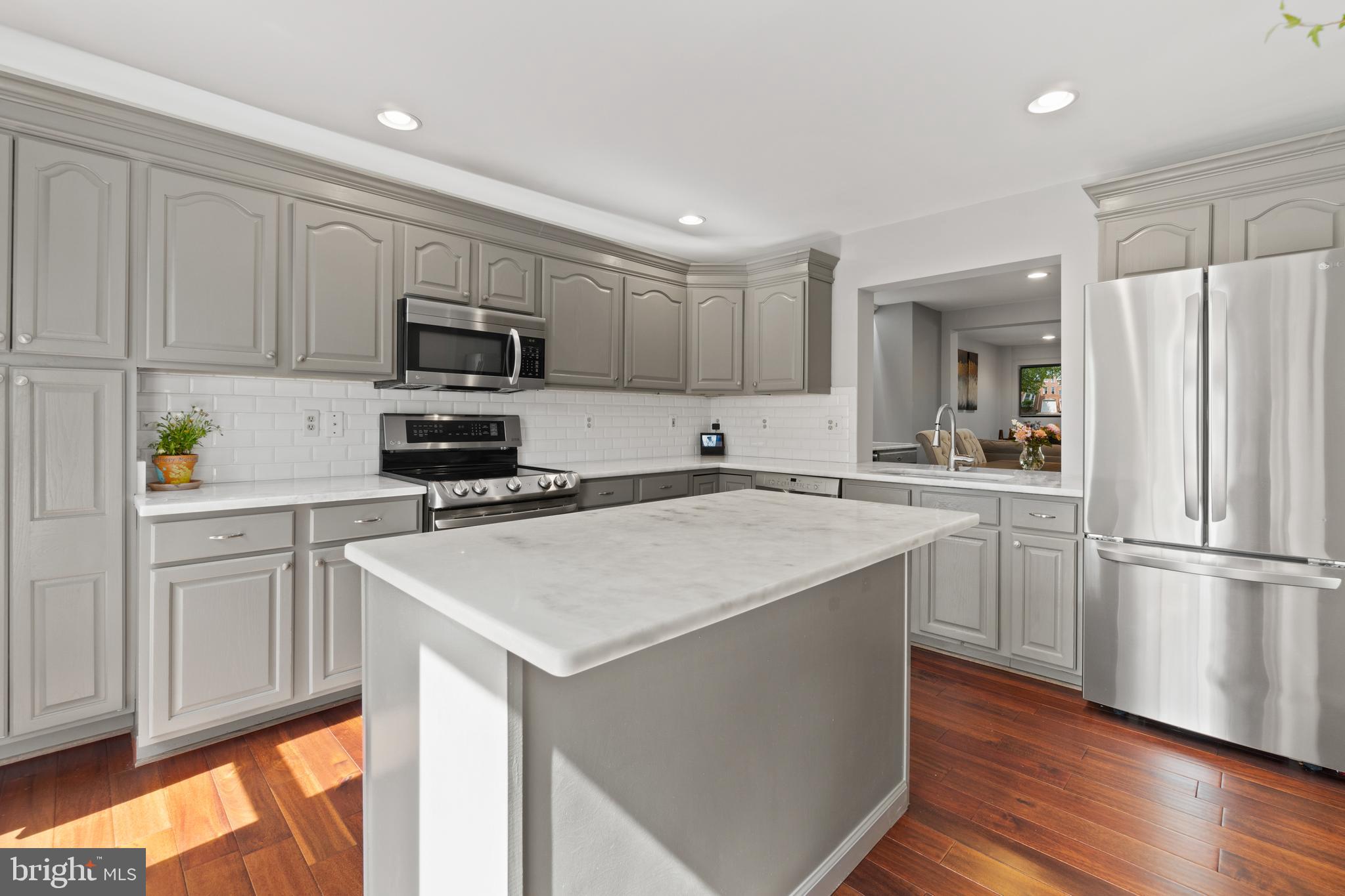 12087 Edgemere Circle Reston, VA 20190 - Photo 3 of 29 Gallery Image 3