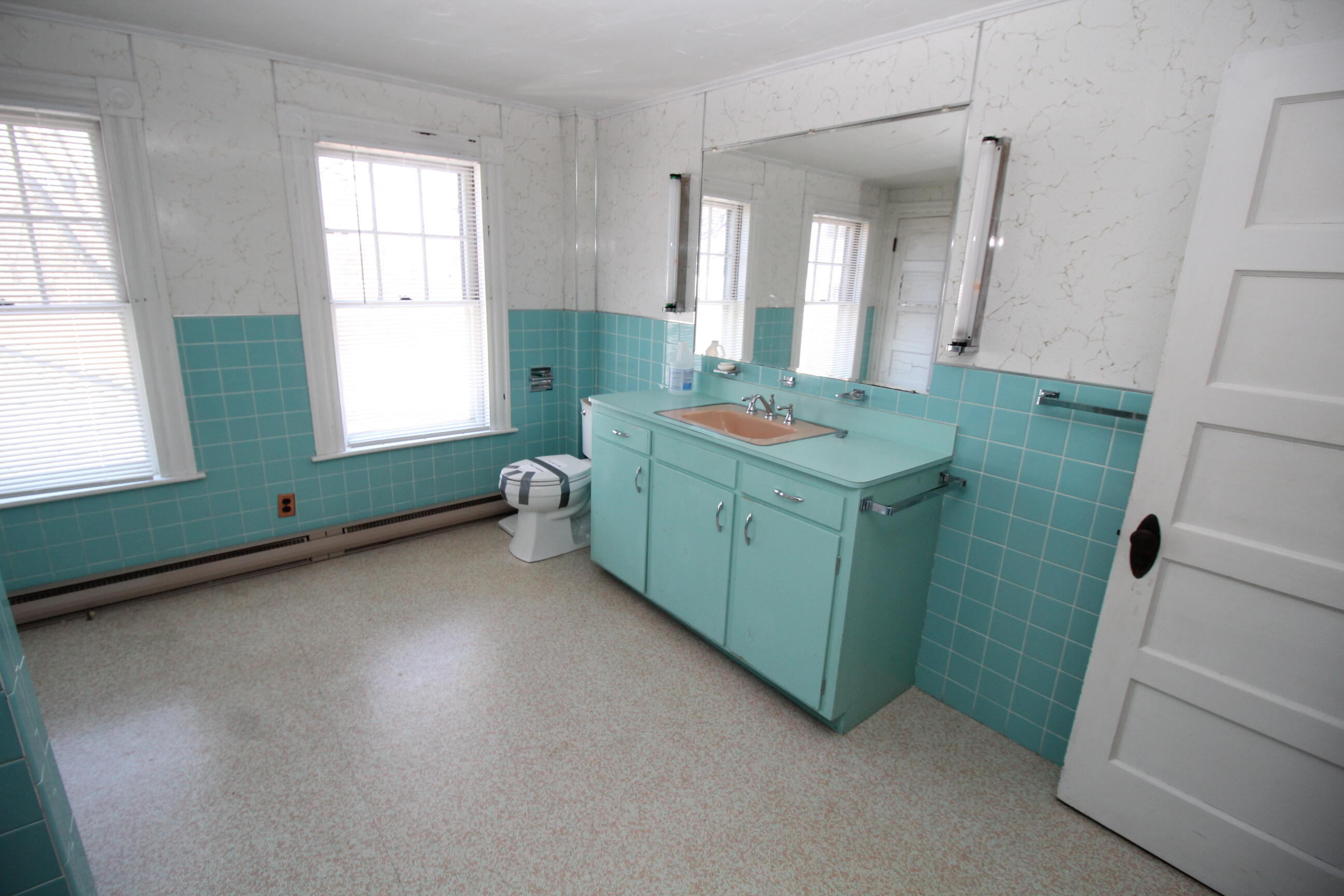 70 Sullivan Street Berwick, ME 03901 - Photo 33 of 64 33. 2nd Fl Full Bath 1