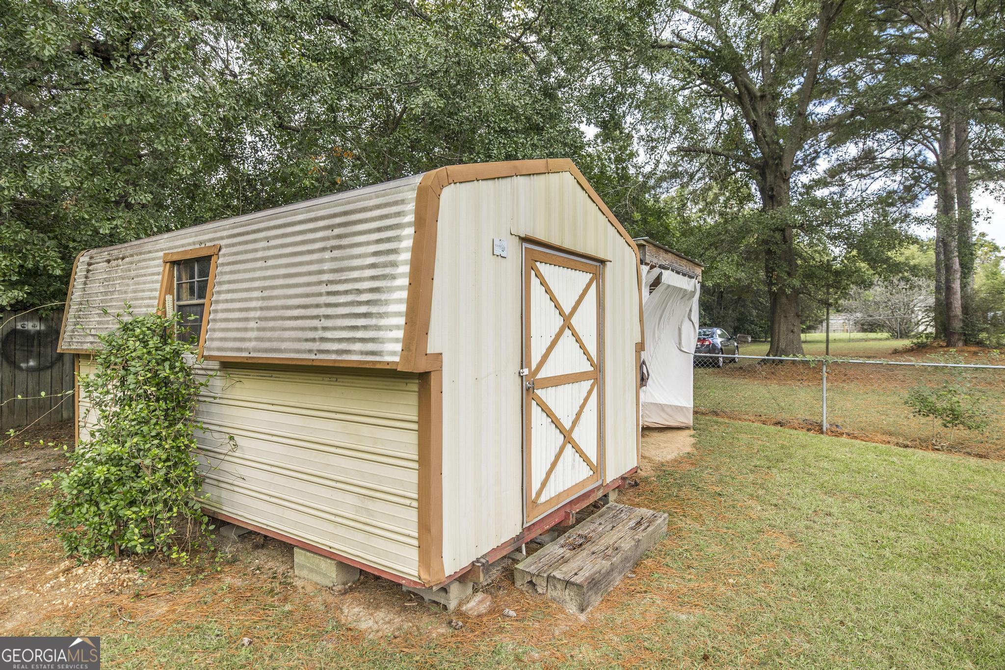 221 Gilchrist Drive Warner Robins, GA 31093 - Photo 32 of 33 a view of backyard of house