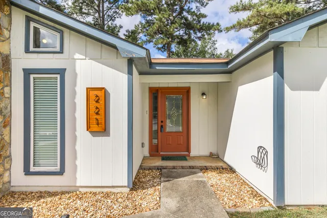 a view of a entryway door of the house