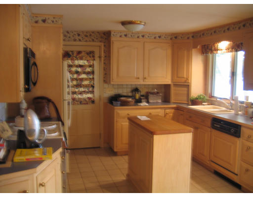 1060 River Road Agawam, MA 01001 - Photo 8 of 14 Gallery Image 8