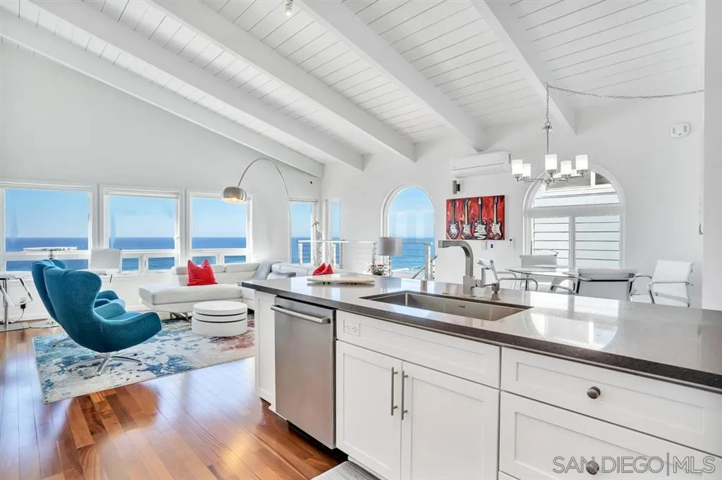 742 Neptune Avenue Encinitas, CA 92024 - Photo 7 of 25