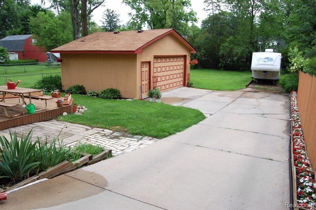 22566 Power Road Farmington, MI 48336 - Photo 15 of 17 Lovely Back Yard