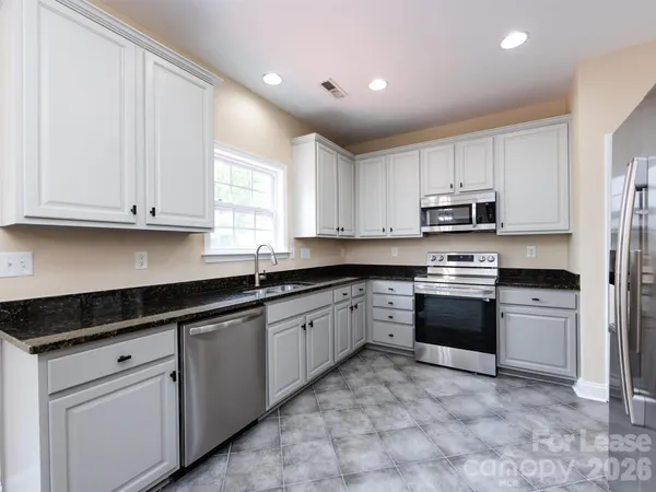 $2,600 | 10836 Clark Street, Davidson, NC 28036