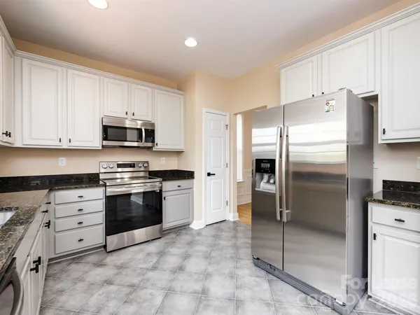 $2,600 | 10836 Clark Street, Davidson, NC 28036