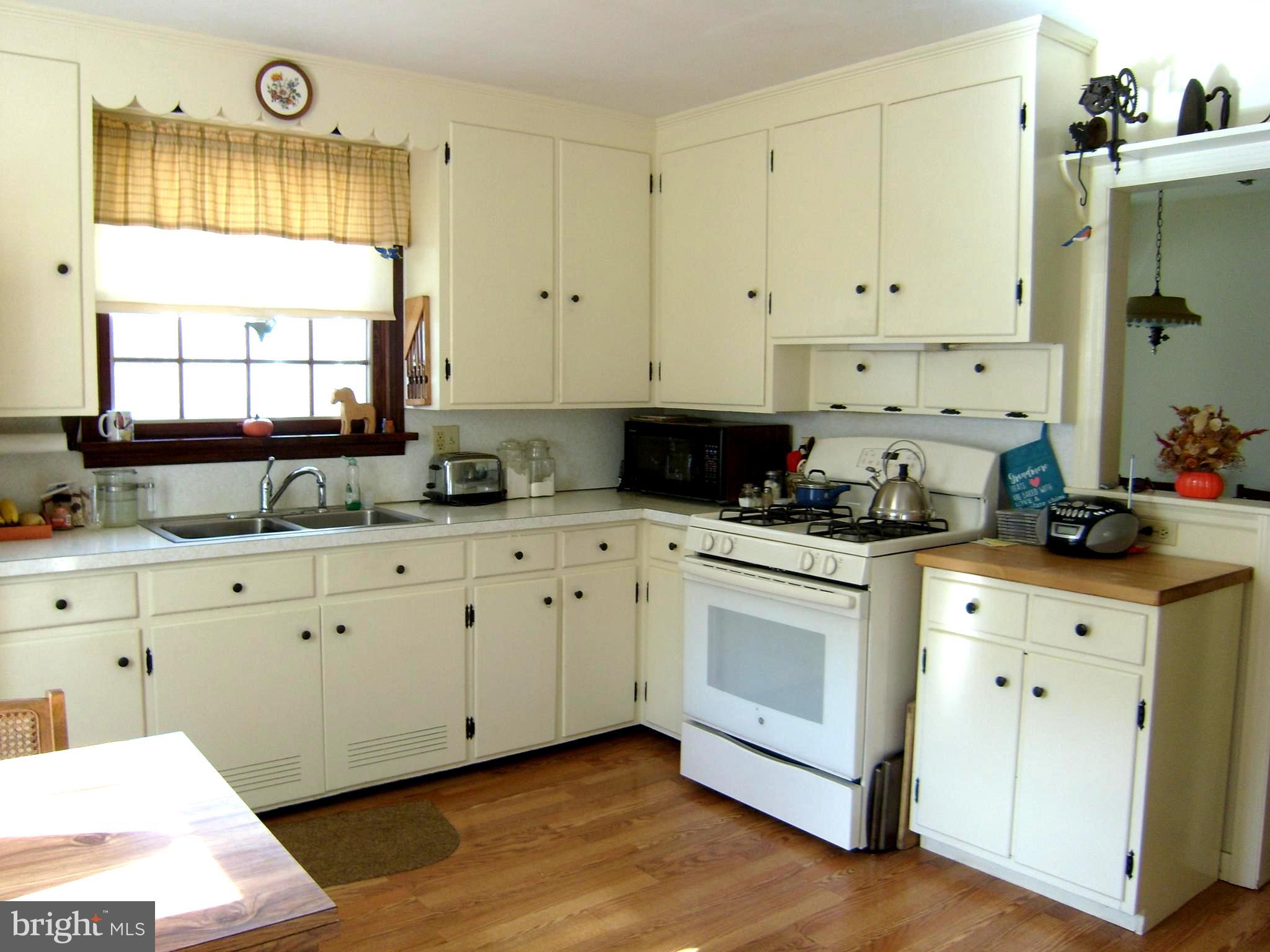 2951 Windy Bush Road Newtown, PA 18940 - Photo 14 of 26 KITCHEN