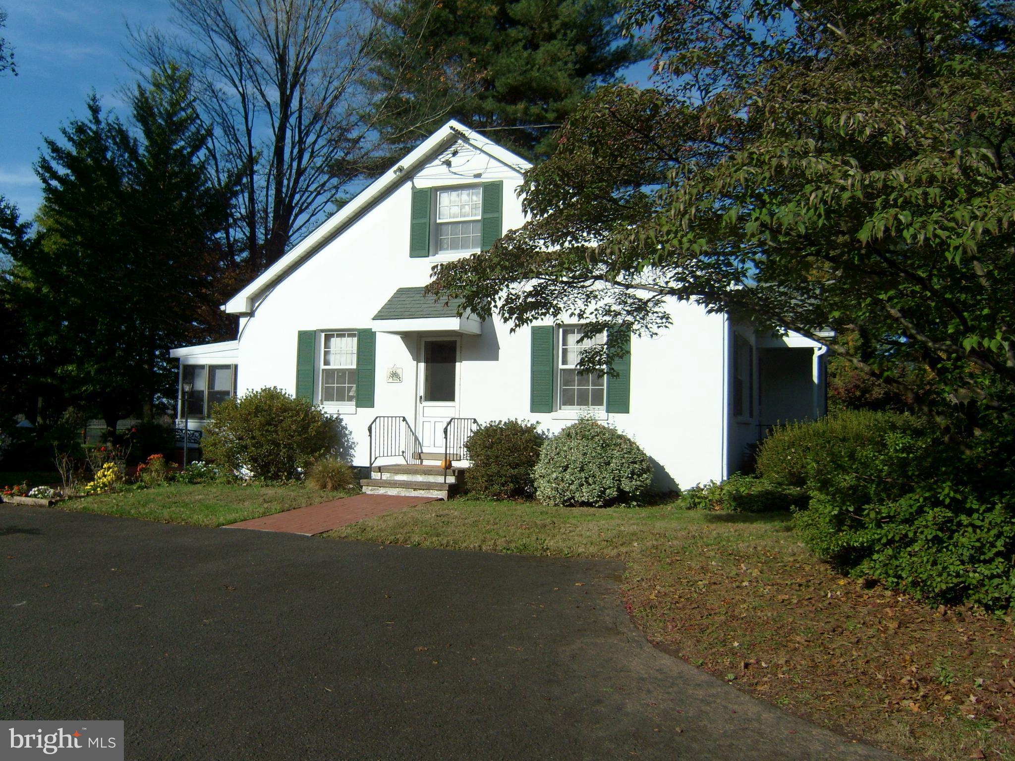 2951 Windy Bush Road Newtown, PA 18940 - Photo 3 of 26 SIDE