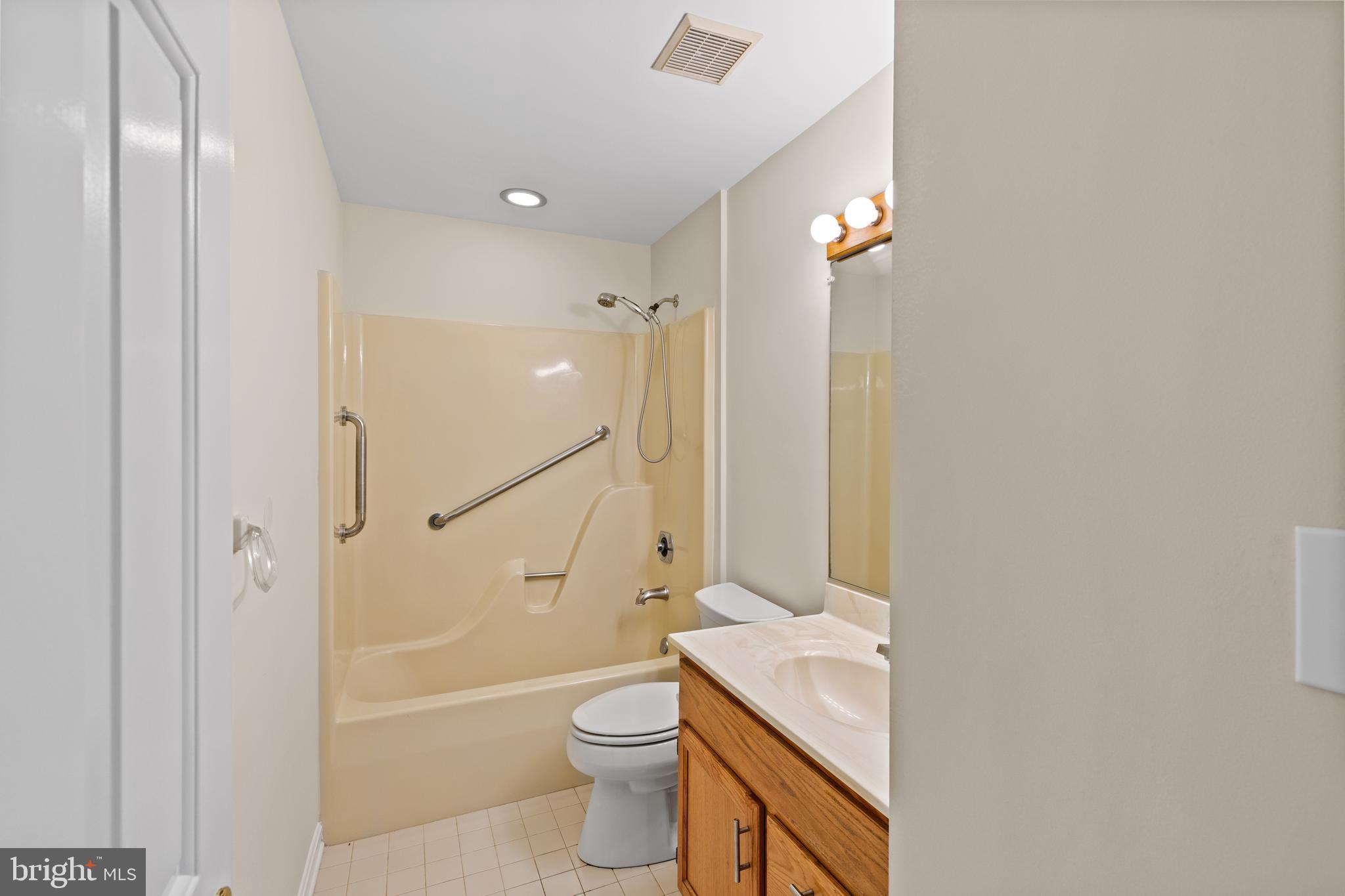 105 Wallace Manor Road Edgewater, MD 21037 - Photo 22 of 35 Hall Bath