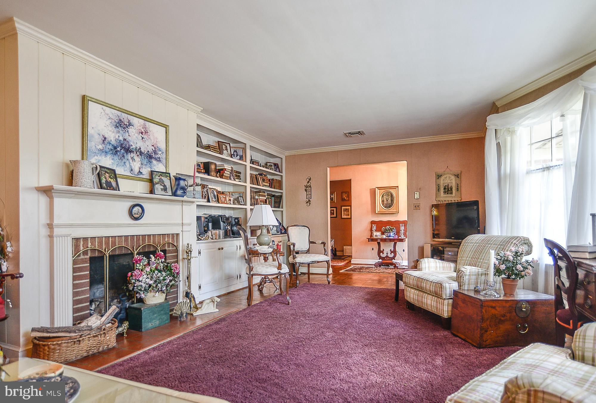 2511 Pinoak Lane Reston, VA 20191 - Photo 5 of 23 Living Room