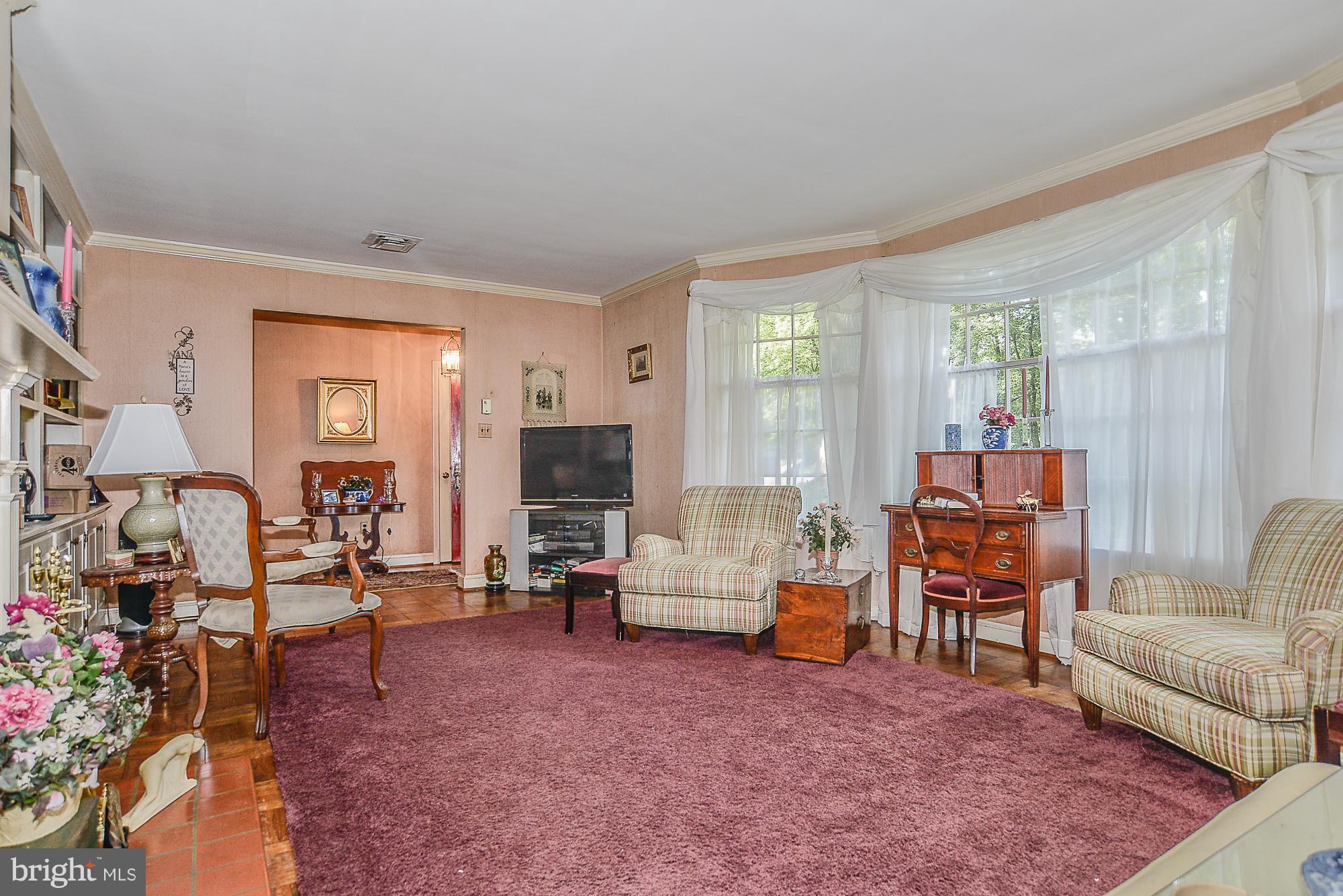 2511 Pinoak Lane Reston, VA 20191 - Photo 6 of 23 Living Room